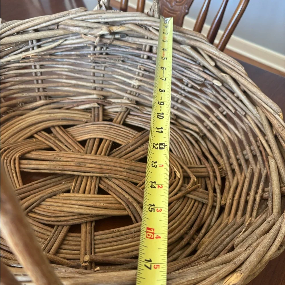 Vintage XL Gathering Brown Wicker Basket